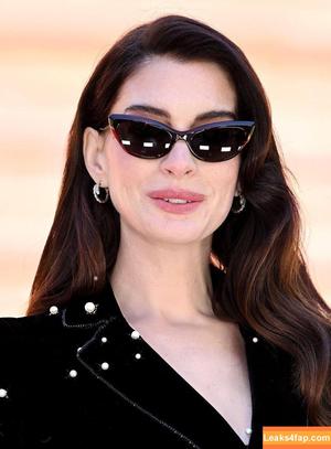 Anne Hathaway photo #2301