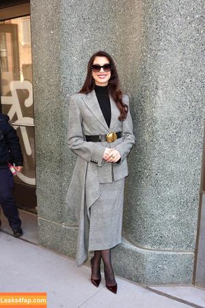 Anne Hathaway photo #2318