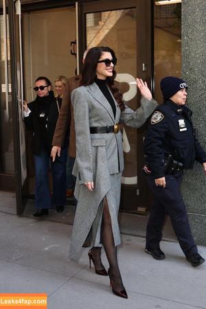 Anne Hathaway photo #2322