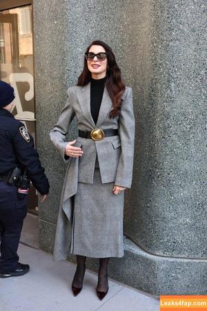 Anne Hathaway photo #2326
