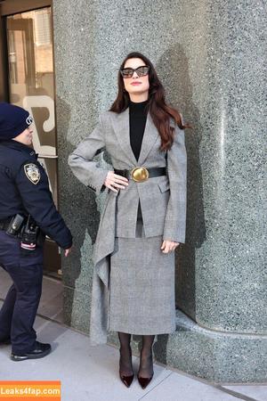Anne Hathaway photo #2327