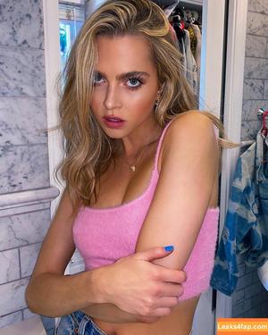 Anne Winters photo #0092