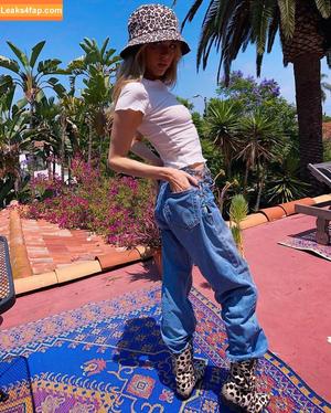 Anne Winters photo #0113