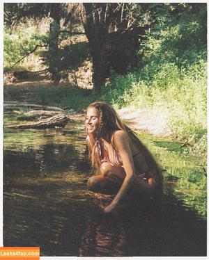 Anne Winters photo #0172