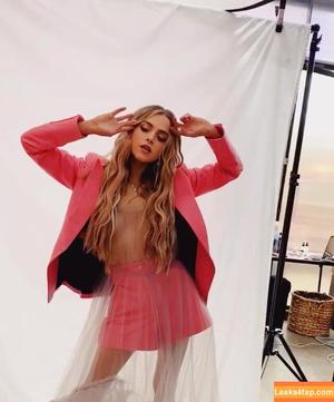 Anne Winters photo #0212