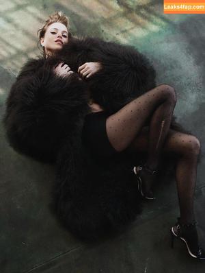 Anne Winters photo #0582