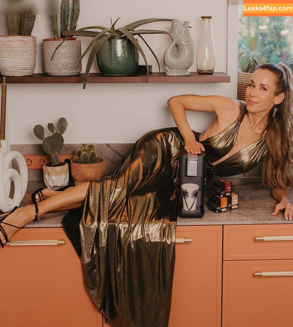 Annemarie Carpendale / Warnkross / annie_carpendale leaked photo photo #0821