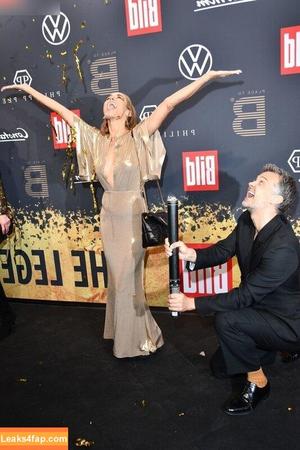 Annemarie Carpendale photo #0536