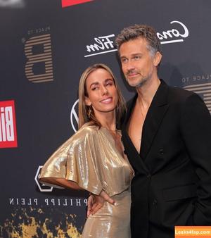 Annemarie Carpendale photo #0539