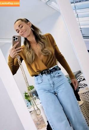 Annemarie Carpendale photo #0801