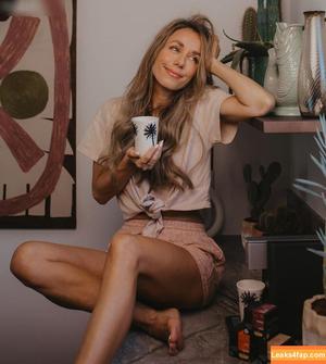 Annemarie Carpendale photo #0822