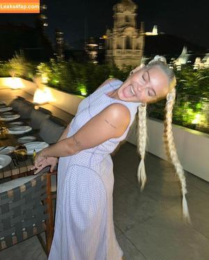 Annemarie photo #0001