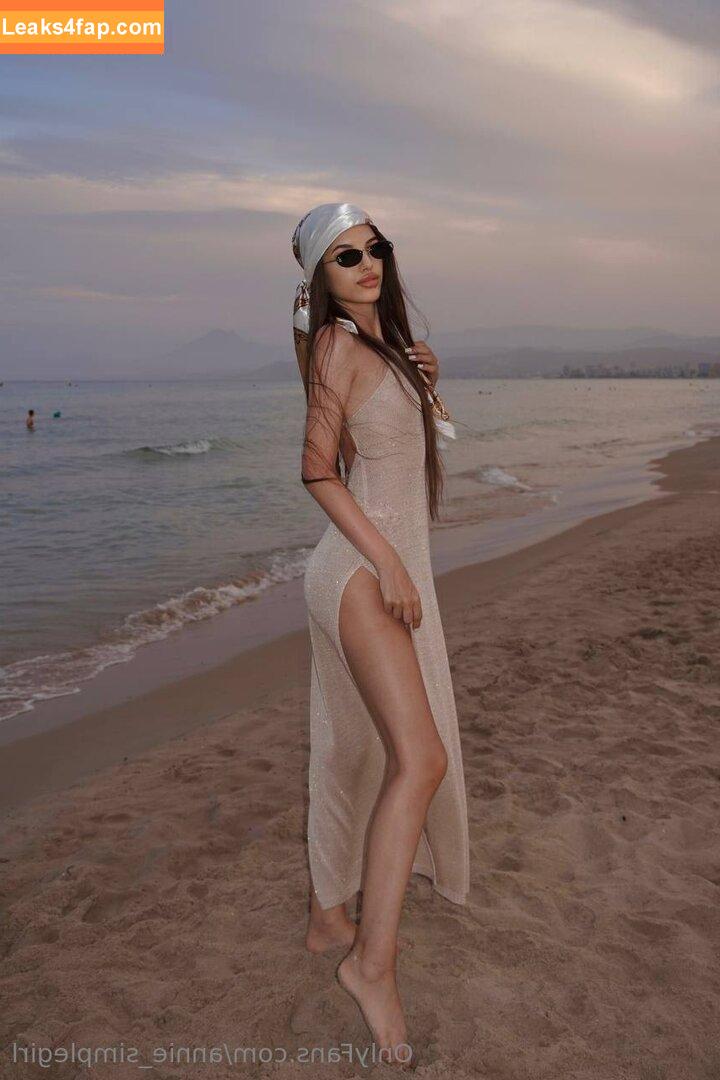 annie_simplegirl /  leaked photo photo #0034