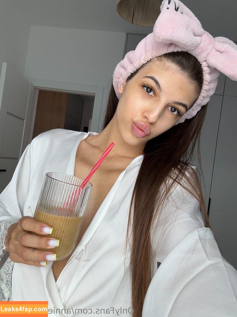 annie_simplegirl /  leaked photo photo #0041