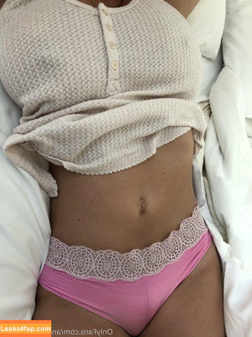 anonymous_m1lf / anonymous_1017__ leaked photo photo #0002