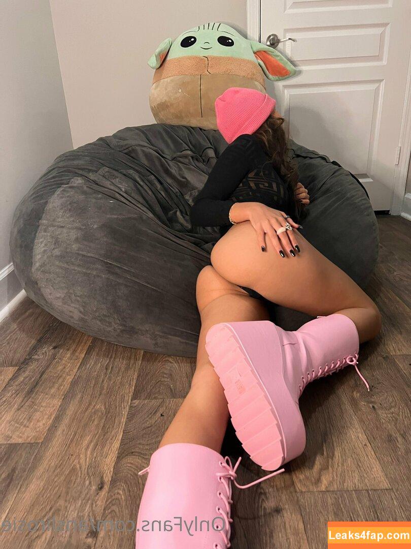 anslirosie / essirose_ leaked photo photo #0036