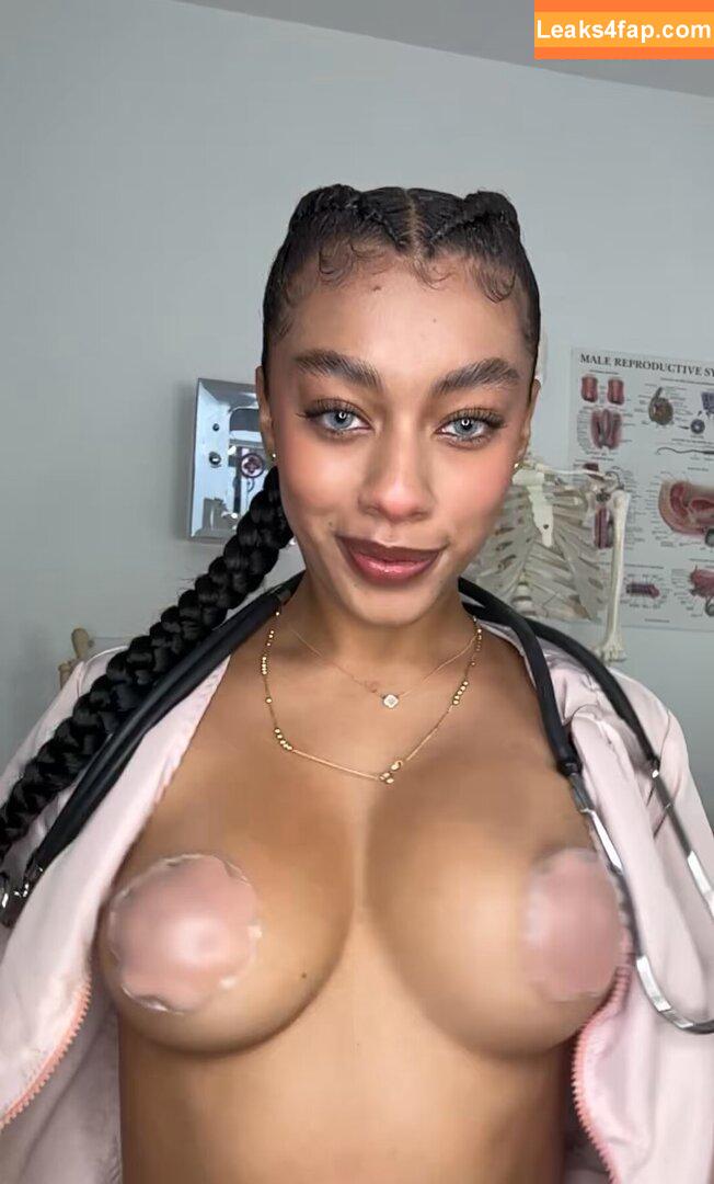 Antônia Mackenzie /  leaked photo photo #0005