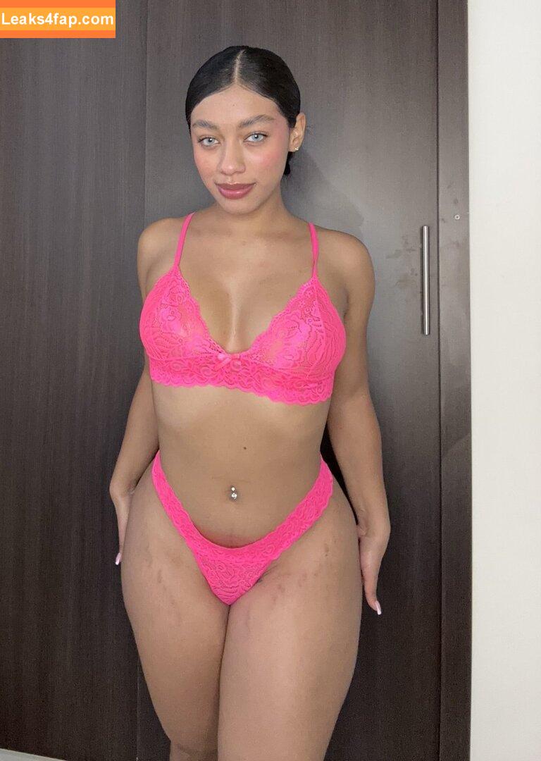 Antônia Mackenzie /  leaked photo photo #0010