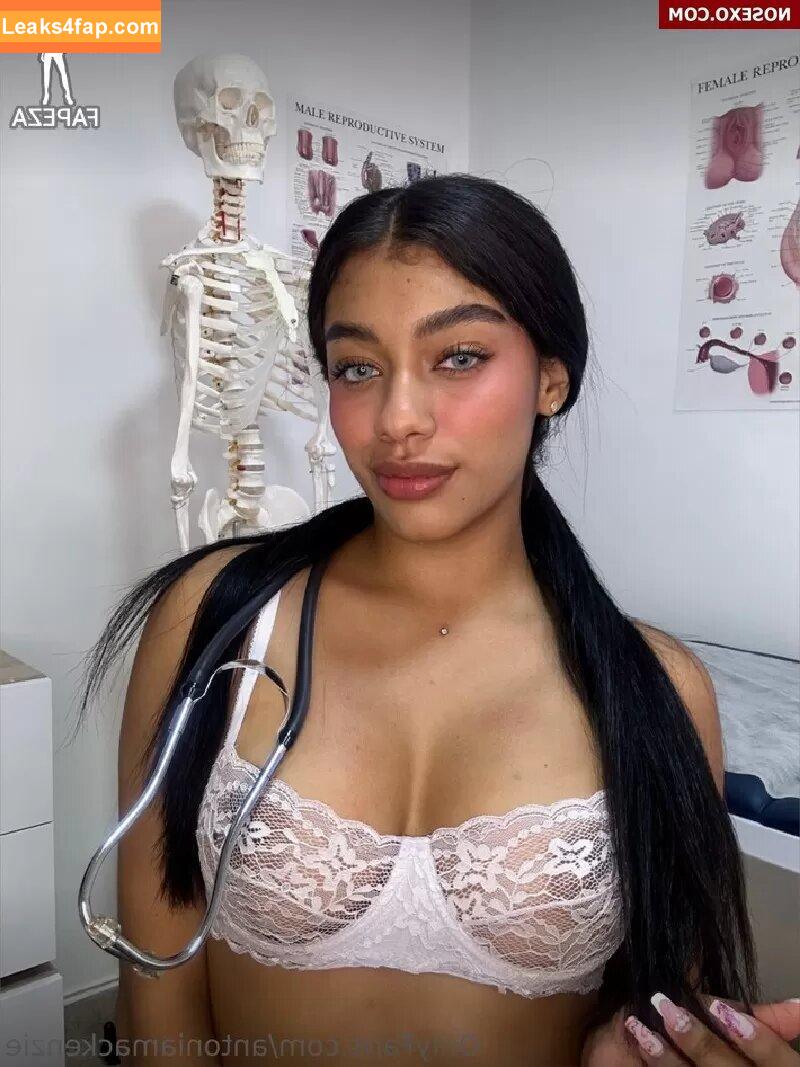 Antônia Mackenzie /  leaked photo photo #0011