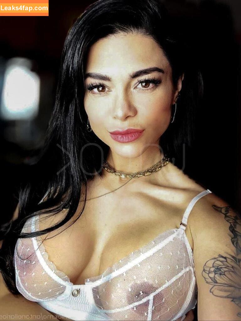 Antonella Ríos /  leaked photo photo #0004