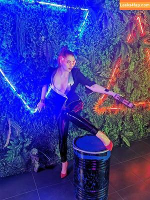 Anya Ichios photo #0012