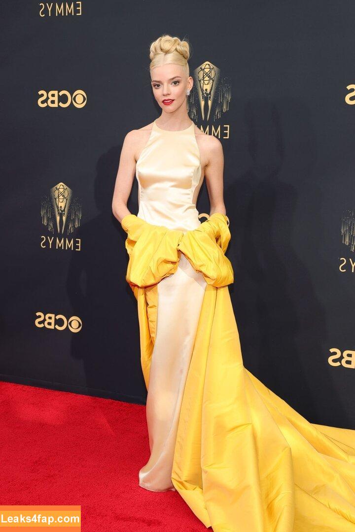 Anya Taylor-Joy / anyataylorjoy / owlicats leaked photo photo #0016