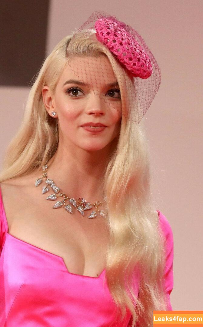 Anya Taylor-Joy / anyataylorjoy / owlicats leaked photo photo #0058