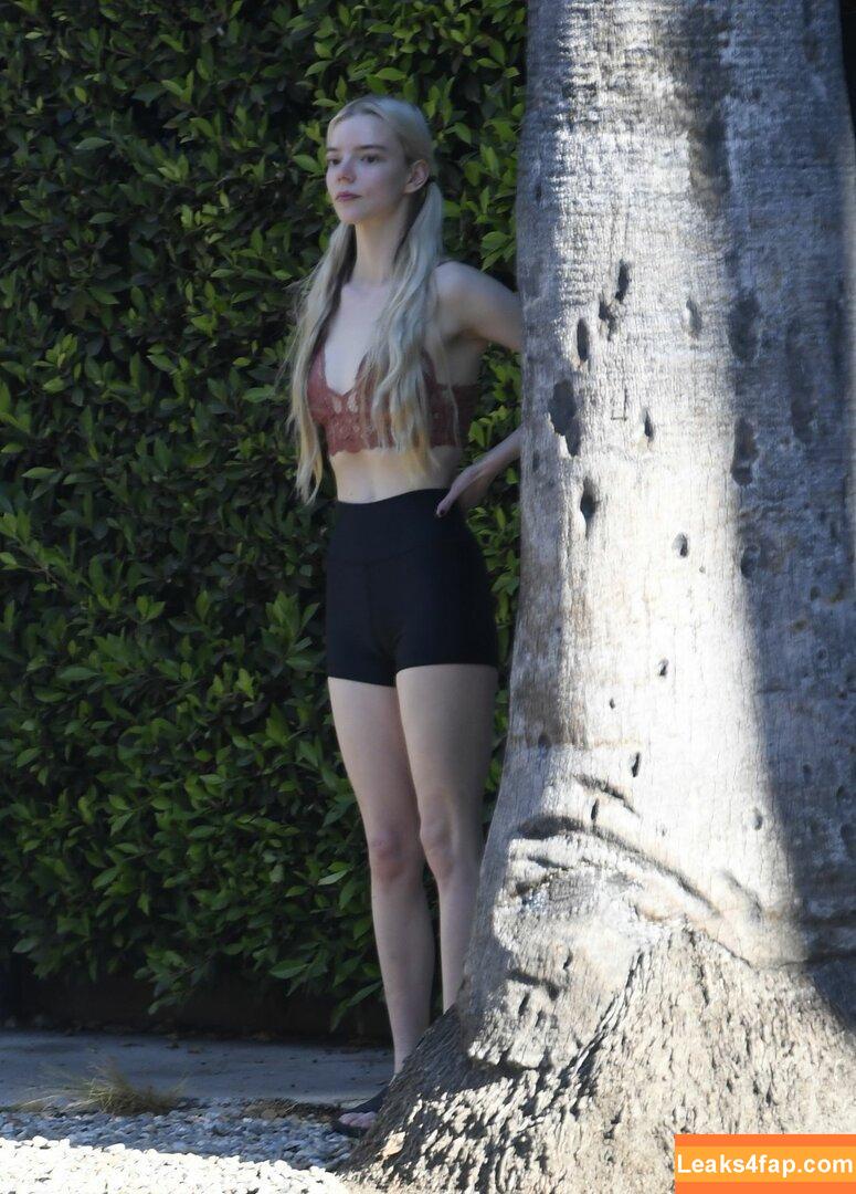 Anya Taylor-Joy / anyataylorjoy / owlicats leaked photo photo #0179