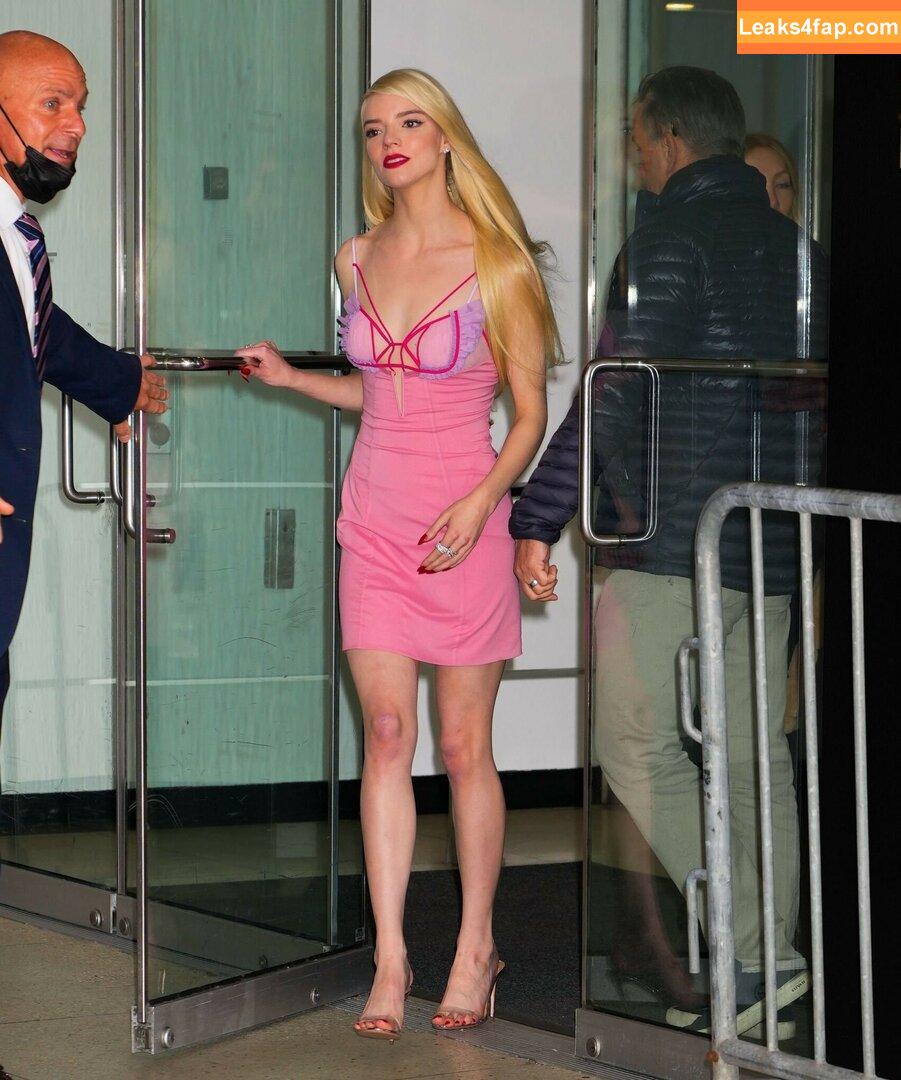 Anya Taylor-Joy / anyataylorjoy / owlicats leaked photo photo #0235