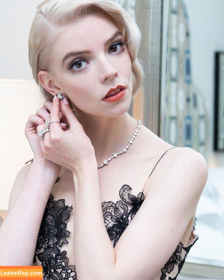 Anya Taylor-Joy / anyataylorjoy / owlicats leaked photo photo #0263
