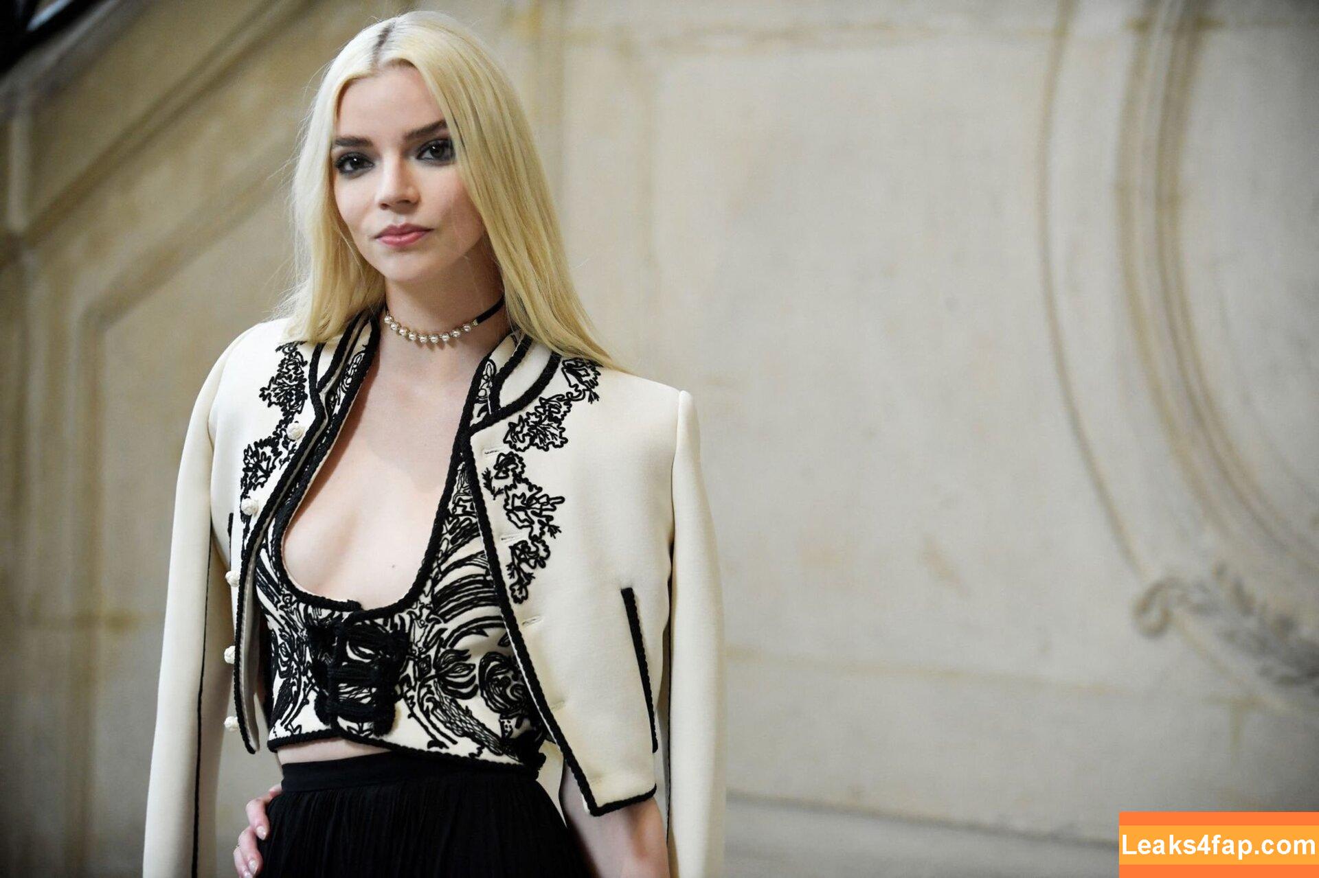 Anya Taylor-Joy / anyataylorjoy / owlicats leaked photo photo #0285