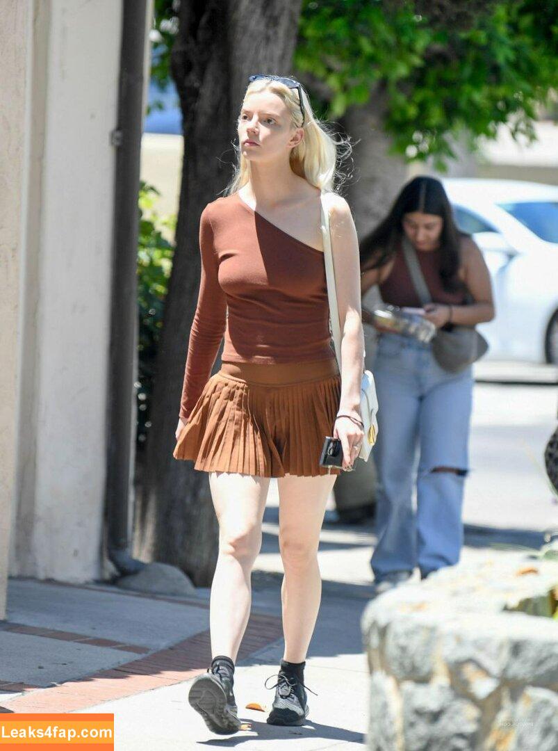 Anya Taylor-Joy / anyataylorjoy / owlicats leaked photo photo #0433