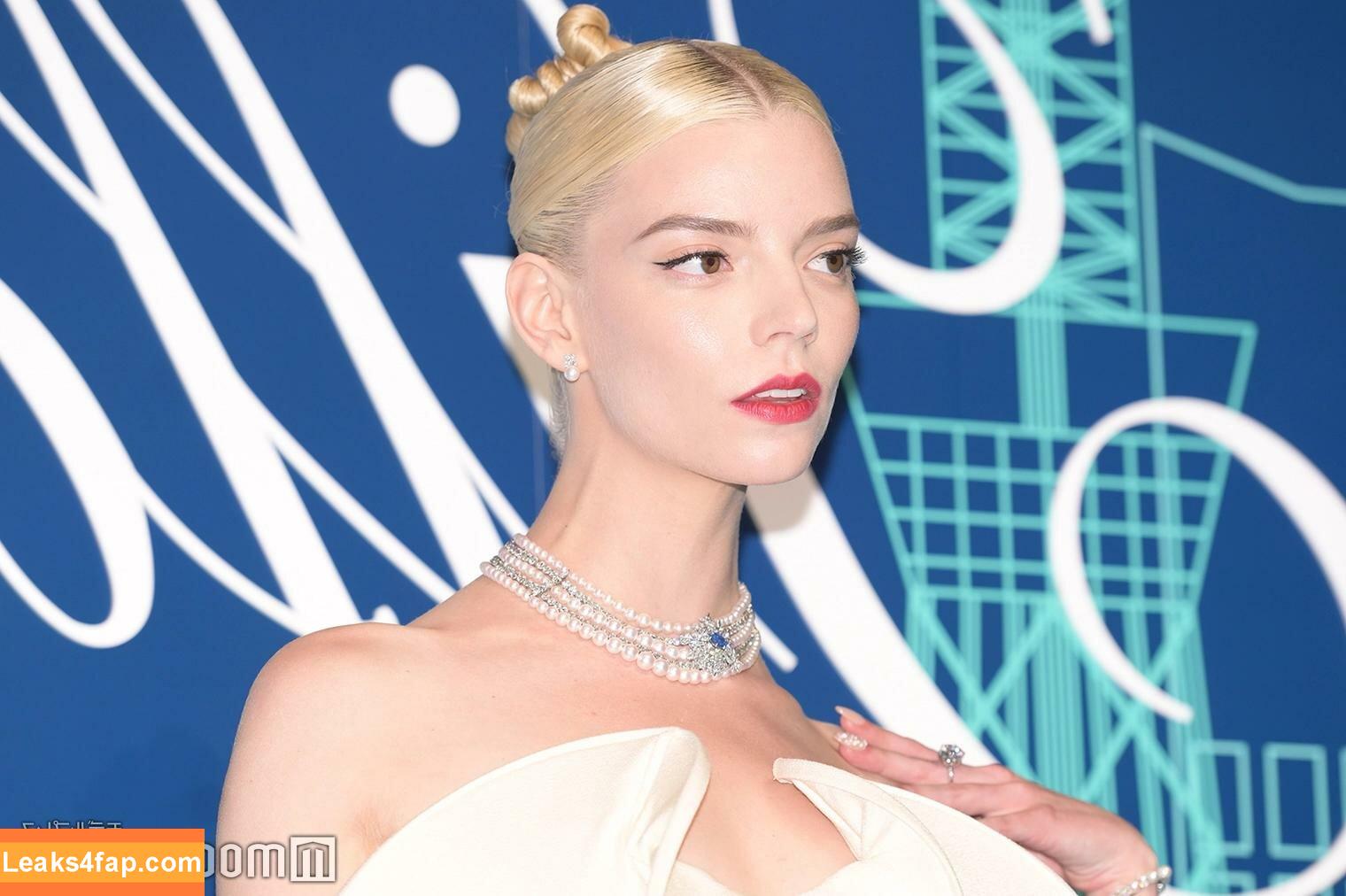 Anya Taylor-Joy / anyataylorjoy / owlicats leaked photo photo #0584