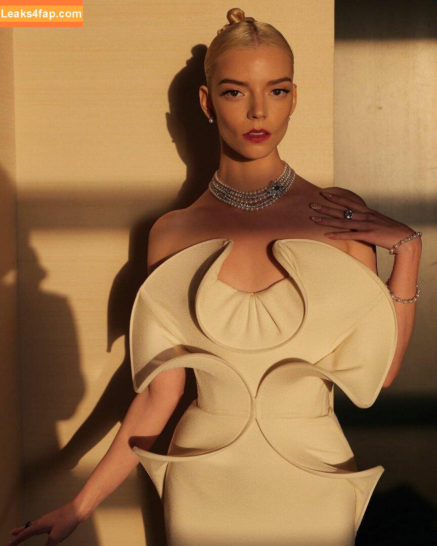 Anya Taylor-Joy / anyataylorjoy / owlicats leaked photo photo #0586