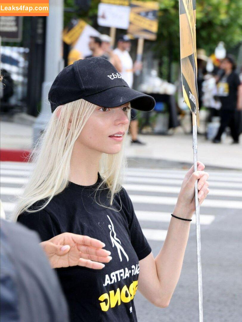 Anya Taylor-Joy / anyataylorjoy / owlicats leaked photo photo #0611