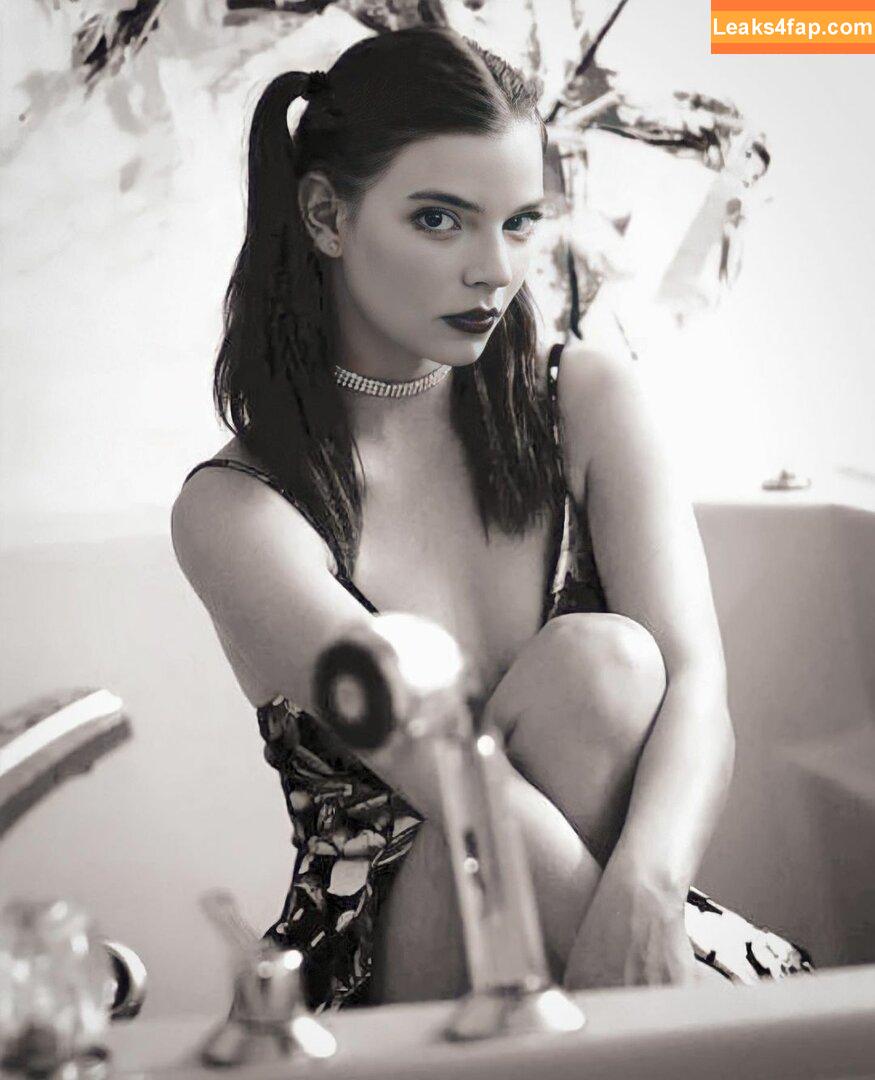 Anya Taylor-Joy / anyataylorjoy / owlicats leaked photo photo #0726