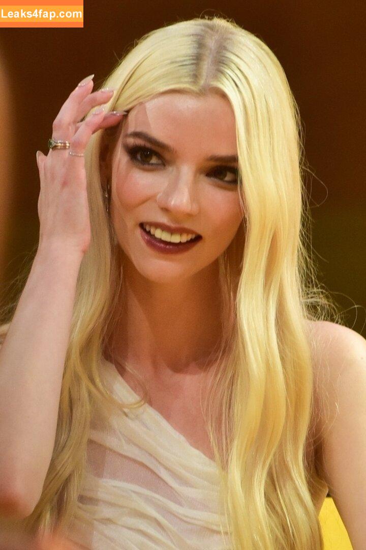 Anya Taylor-Joy / anyataylorjoy / owlicats leaked photo photo #0774