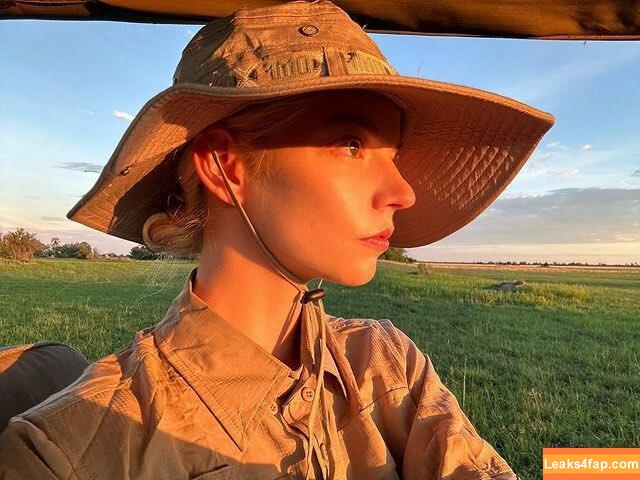 Anya Taylor-Joy / anyataylorjoy / owlicats leaked photo photo #0847