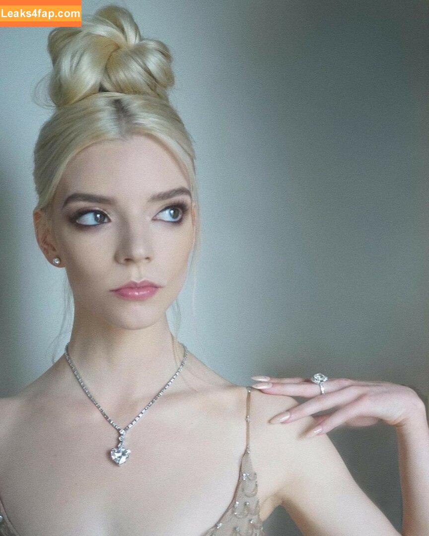 Anya Taylor-Joy / anyataylorjoy / owlicats leaked photo photo #0851