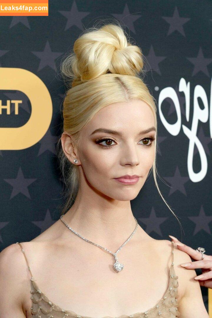 Anya Taylor-Joy / anyataylorjoy / owlicats leaked photo photo #0857