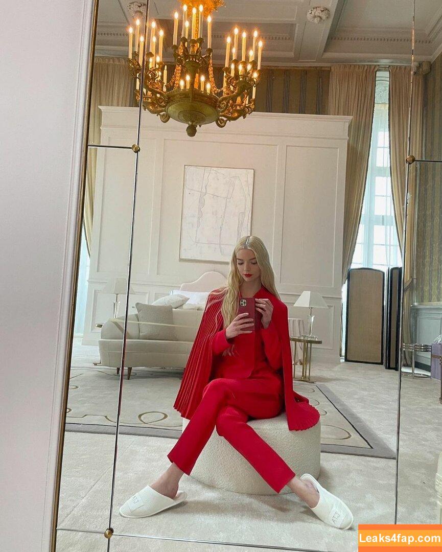 Anya Taylor-Joy / anyataylorjoy / owlicats leaked photo photo #0876