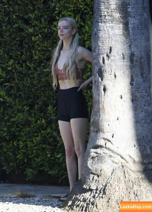 Anya Taylor-Joy photo #0179