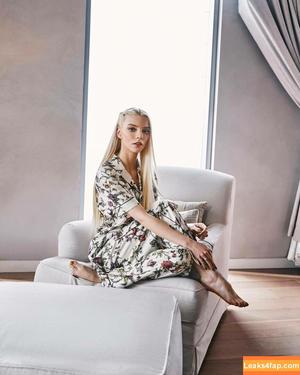 Anya Taylor-Joy photo #0645