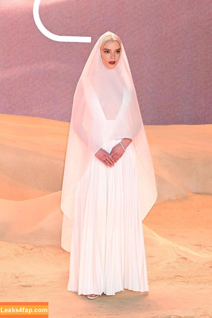 Anya Taylor-Joy / anyataylorjoy / owlicats leaked photo photo #1020