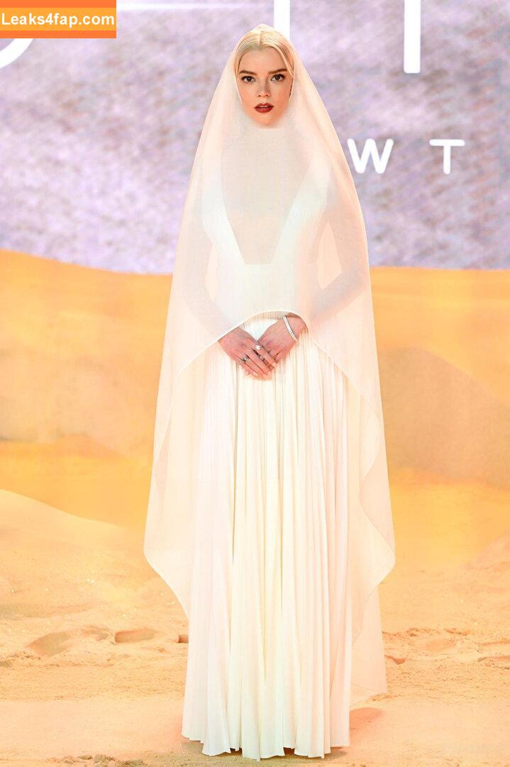 Anya Taylor-Joy / anyataylorjoy / owlicats leaked photo photo #1022