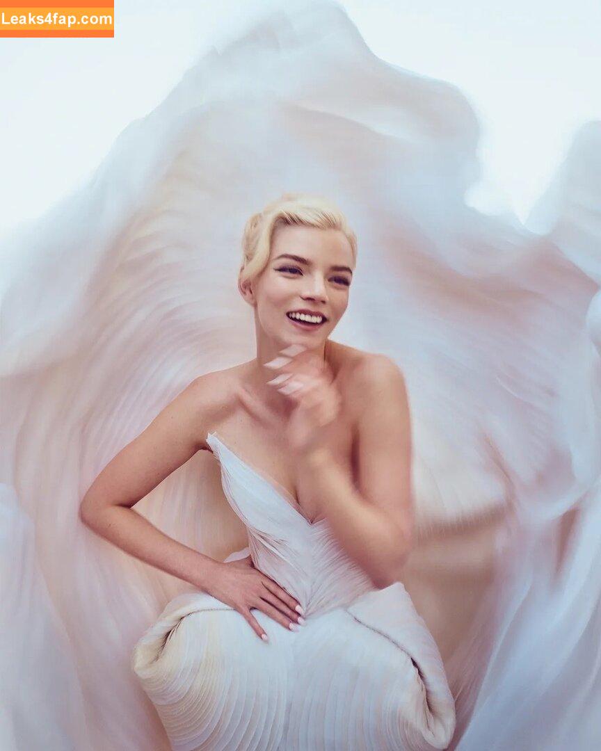 Anya Taylor-Joy / anyataylorjoy / owlicats leaked photo photo #1365