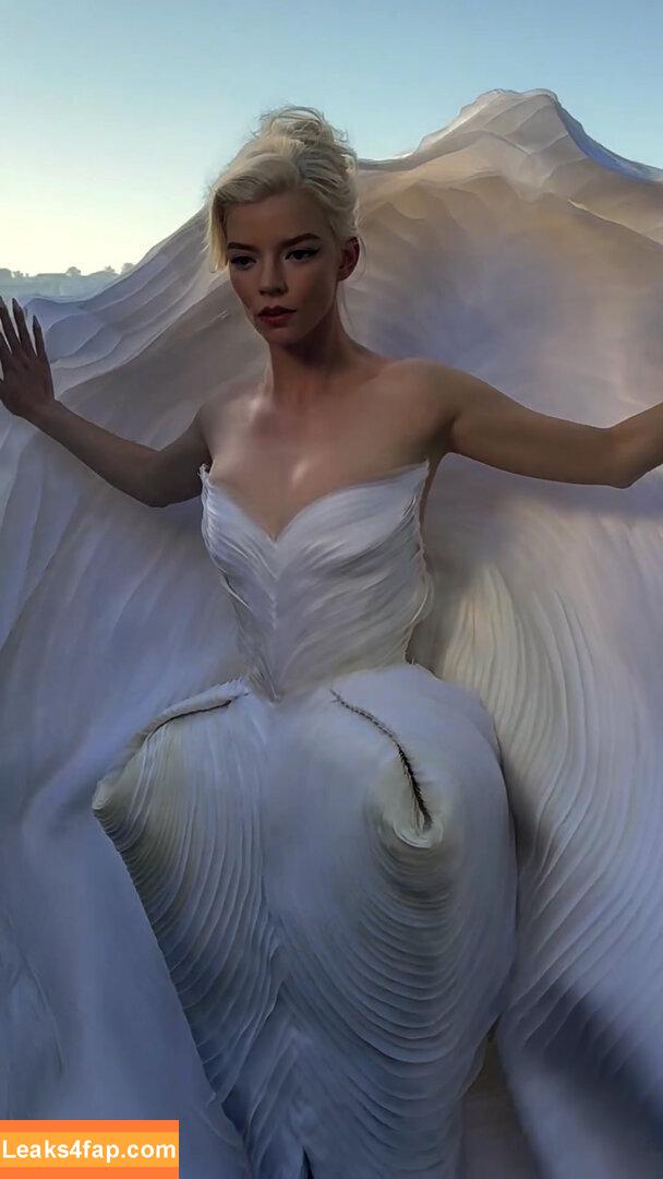 Anya Taylor-Joy / anyataylorjoy / owlicats leaked photo photo #1370