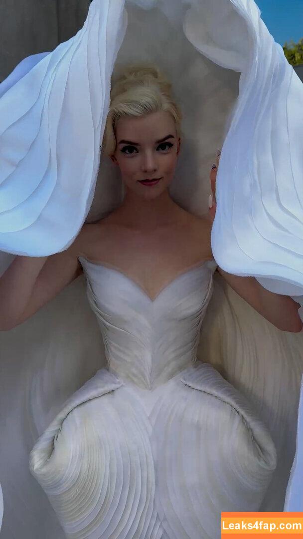 Anya Taylor-Joy / anyataylorjoy / owlicats leaked photo photo #1372