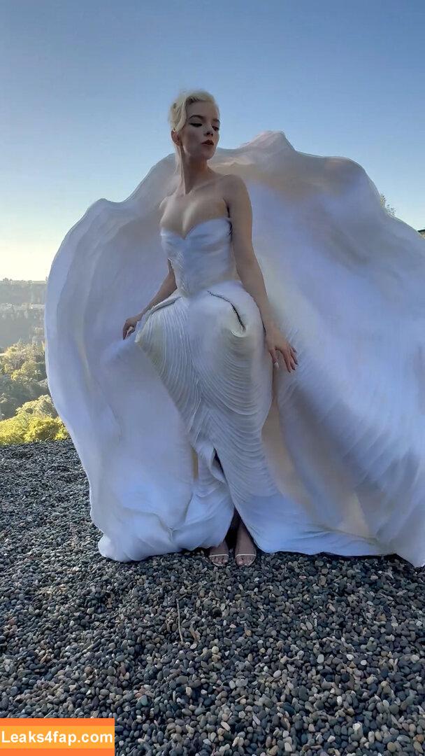 Anya Taylor-Joy / anyataylorjoy / owlicats leaked photo photo #1374