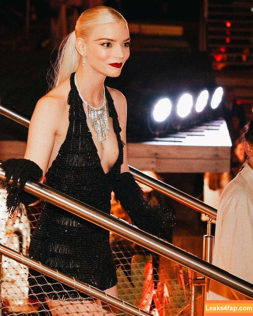 Anya Taylor-Joy / anyataylorjoy / owlicats leaked photo photo #1475